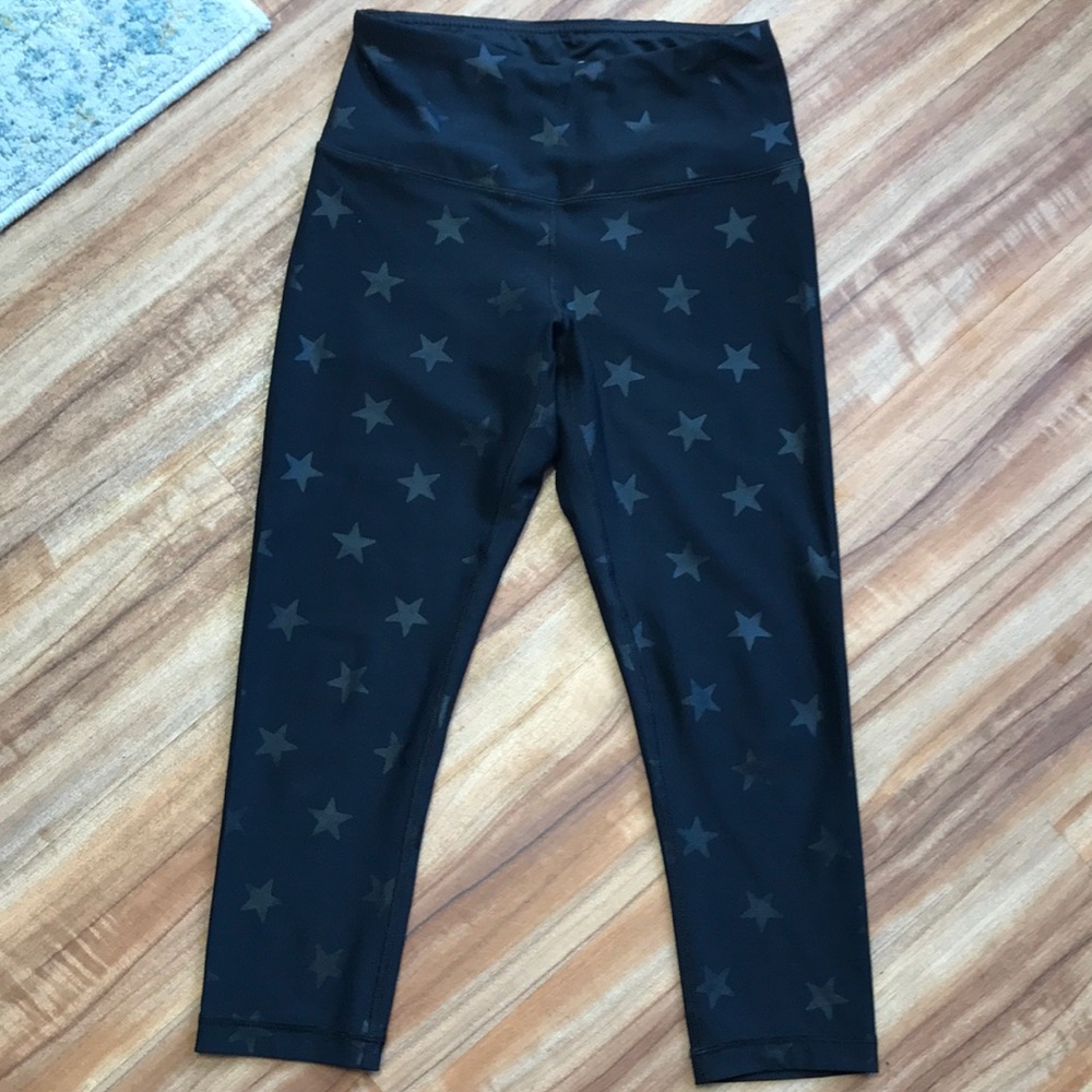 90 Degree Cropped Black Star Leggings Size M